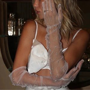 ADALINE PEARL BRIDAL GLOVES from 12th Tribe with matching hair bow from shein